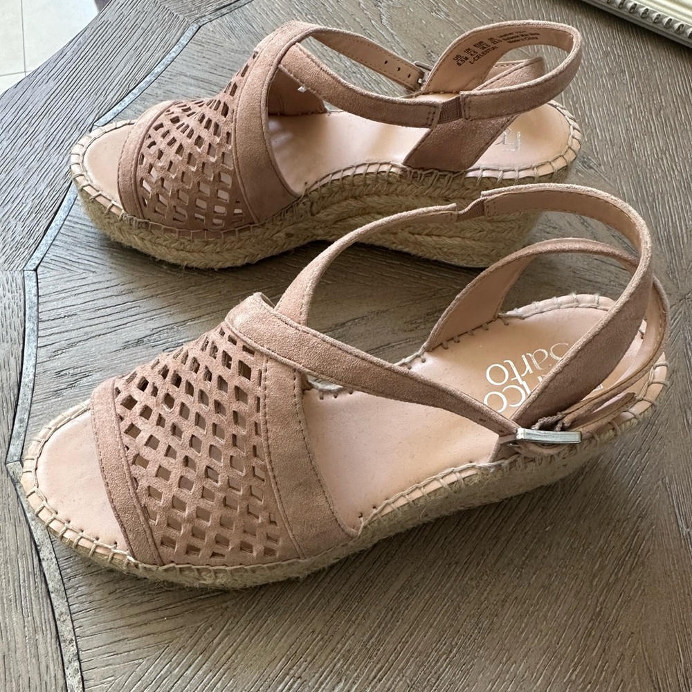 Brand New Peach/light pink Suede Colored Franco Sarto Sandals size 6.5m